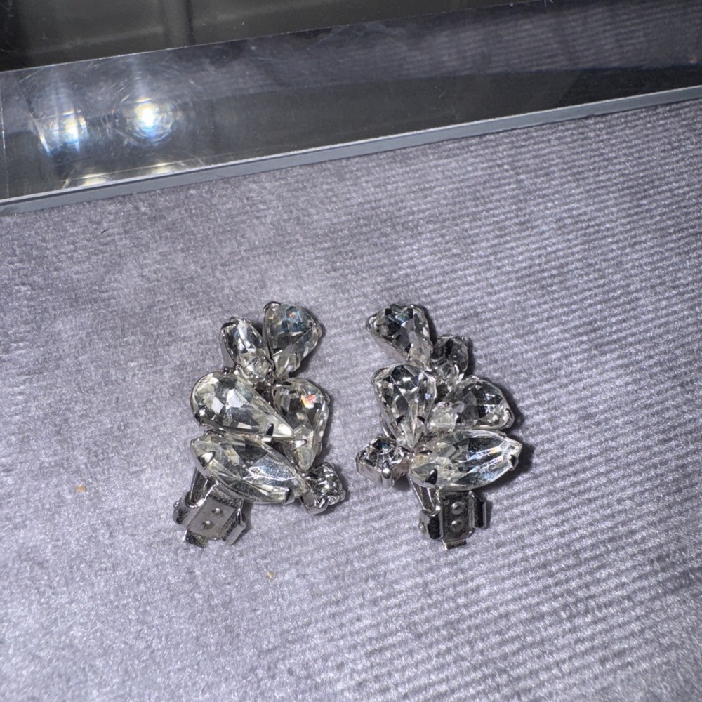 Vintage WEISS Silvertone Clear Rhinestone Clip On Earrings‎
